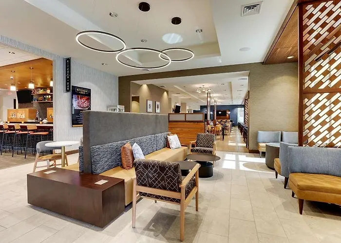 Drury Plaza Hotel *