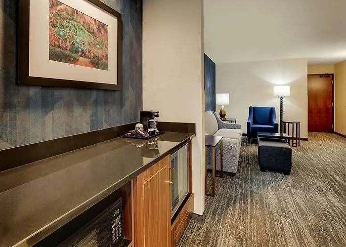 Drury Plaza Hotel *
